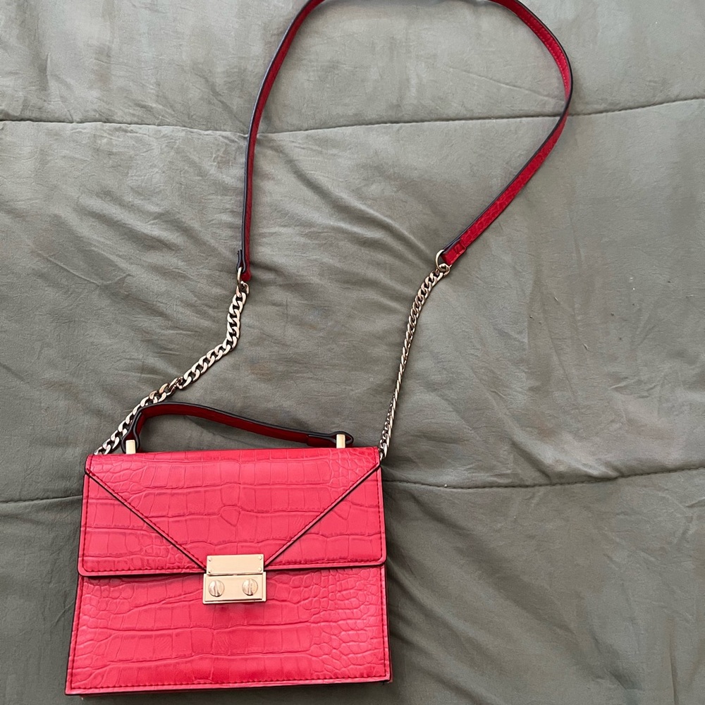 Elegant Red Croc-Embossed Shoulder Bag